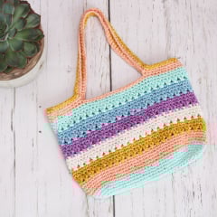 crochet mini tote bag in criss cross stitches