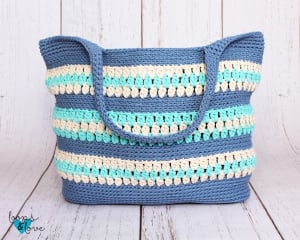 free crochet beach tote in ocean colors