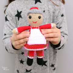 mini mrs. claus amigurumi crochet