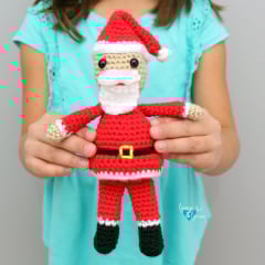 crochet mini santa amigurumi