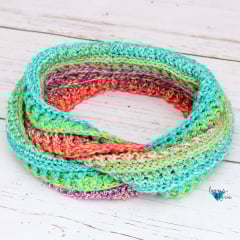 crochet infinity scarf with textured stitches