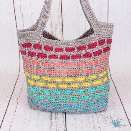 Mosaic Bricks Tote - Free Crochet Pattern Loops & Love Crochet