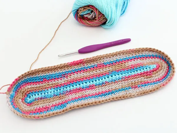 Photo showing the base of the Sandy Sunset Tote