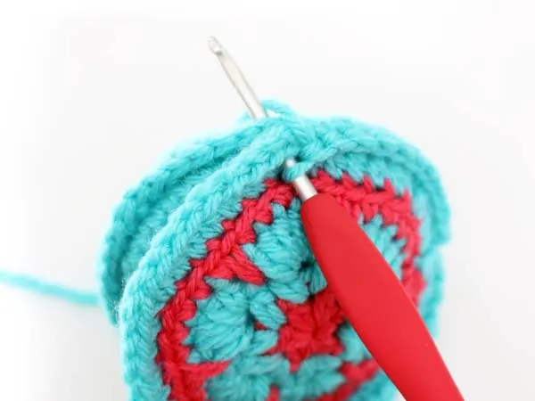 crochet the african flower shell to the inner shell