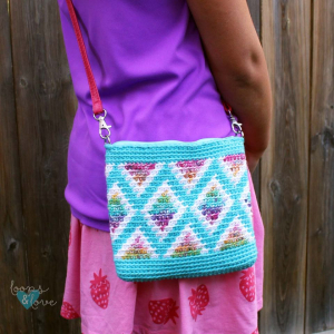 crochet bag with colorful diamond pattern