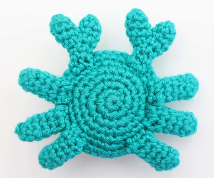 mini crab amigurumi bottom