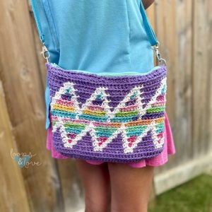 kid wearing crochet bag with a rainbow wave design