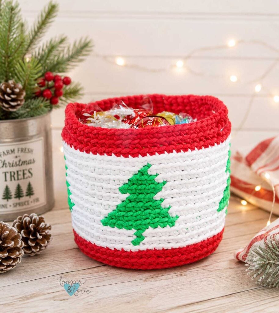 Main image of crochet Christmas Tree Basket