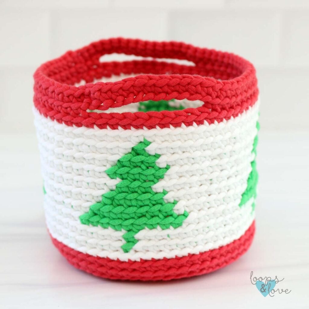 red, green, and white crochet basket with Christmas tree