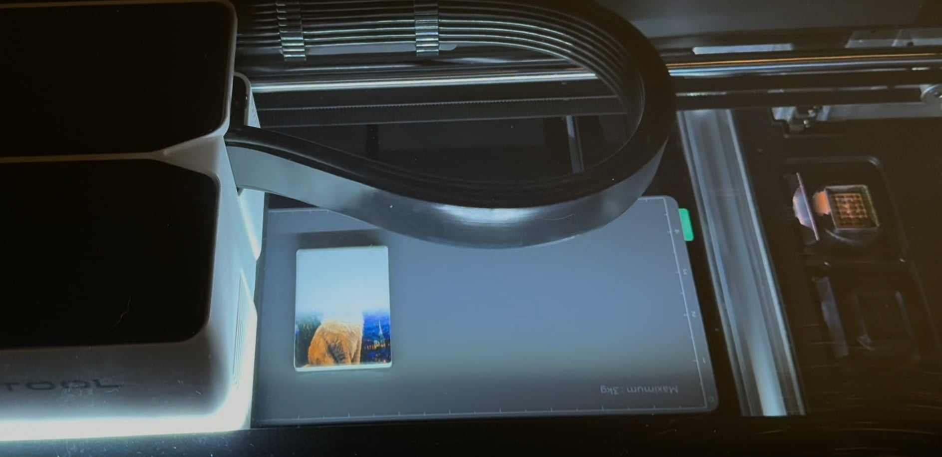 xTool Omni O1 UV printer printing a colourful design